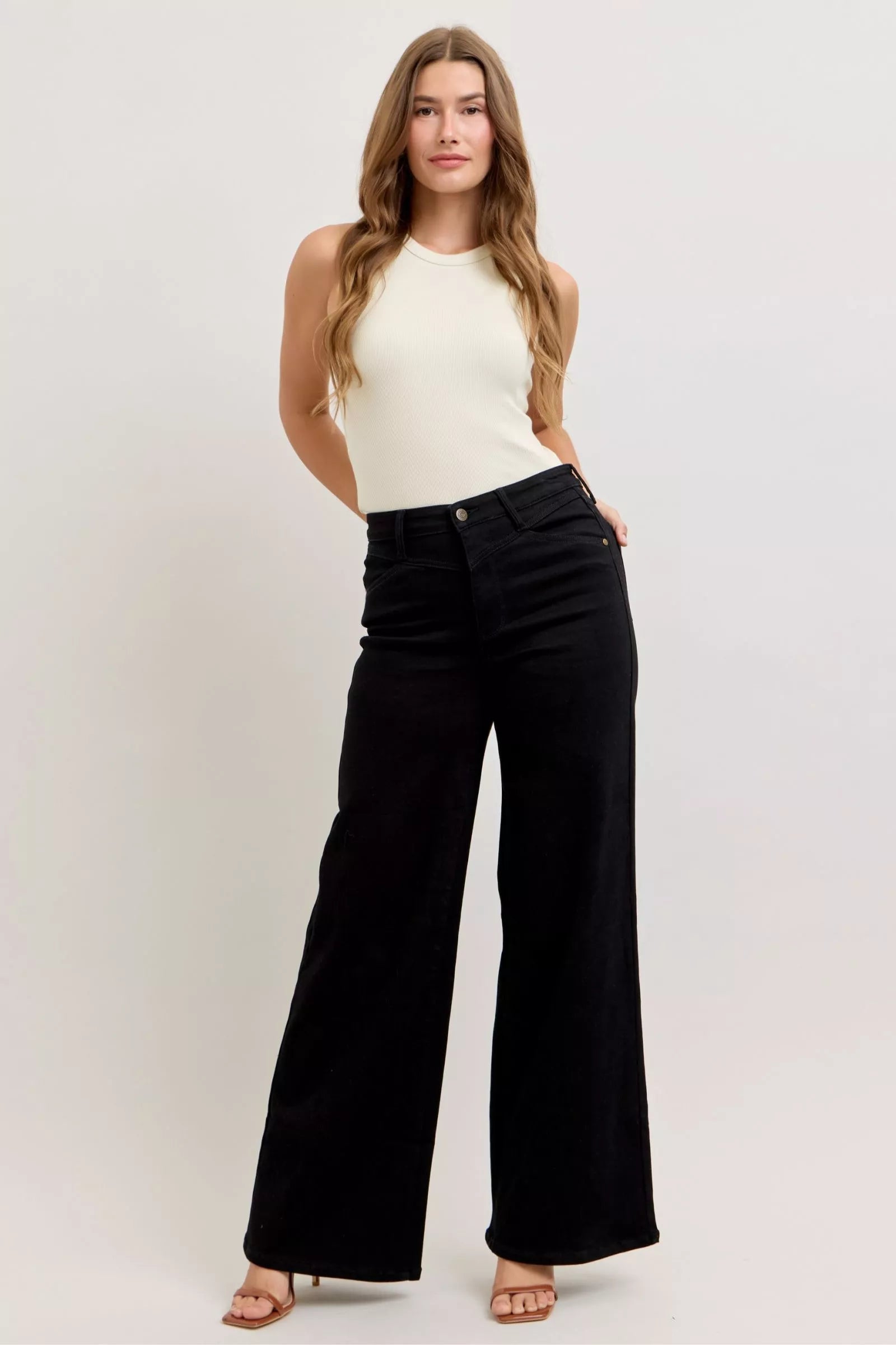 High-Waisted Wide Leg Jeans | Trendy Jeans Outfit Idea for Women by Ro + Ivy | Elevated Basics, Modern Comfort & Style
