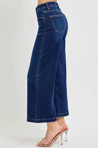 High Rise Crop Wide Leg Jeans | Trendy Jeans Outfit Idea for Women by Ro + Ivy | Elevated Basics, Modern Comfort & Style