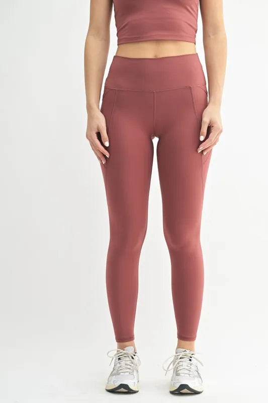 Venice Cloud Light Sculpt High-Waisted Leggings – RED PEAR outfit idea for women | Ro + Ivy