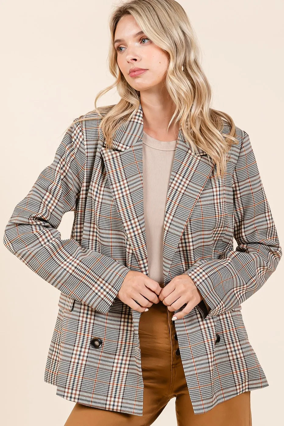 Plaid Double Breasted Relaxed Fit Blazer – outfit idea for women | Ro + Ivy