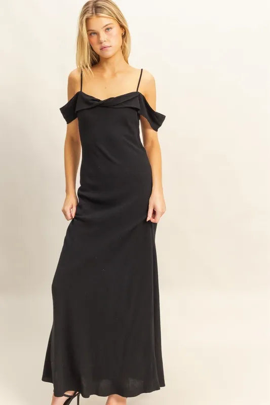 Flattering Fit Cami Maxi Dress in Black – outfit idea for women | Ro + Ivy