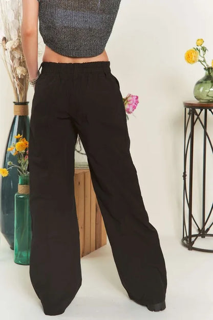 Low Rise Casual Cargo Pants in Black – outfit idea for women | Ro + Ivy