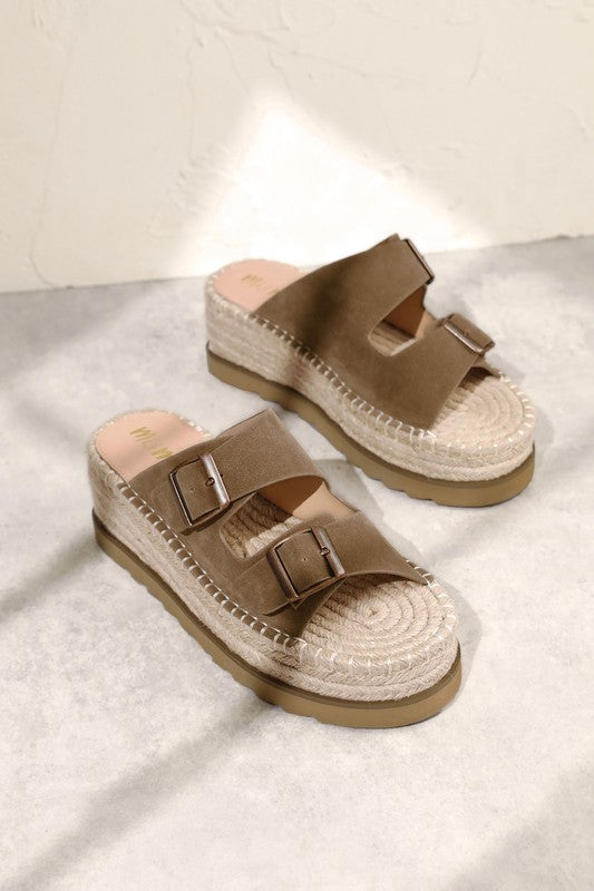 Hazel Espadrille Platform Slides – DARK TAUPE outfit idea for women | Ro + Ivy