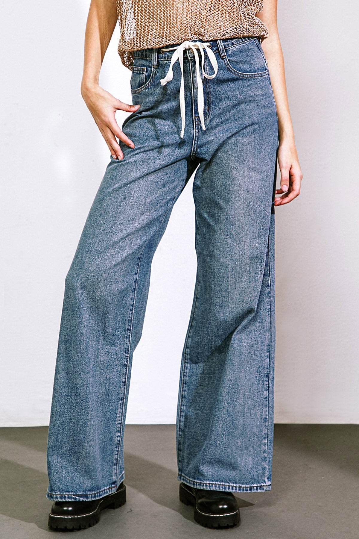 Wide Leg Cotton Denim Jeans with Contrast Tie | Trendy Jeans Outfit Idea for Women by Ro + Ivy | Elevated Basics, Modern Comfort & Style