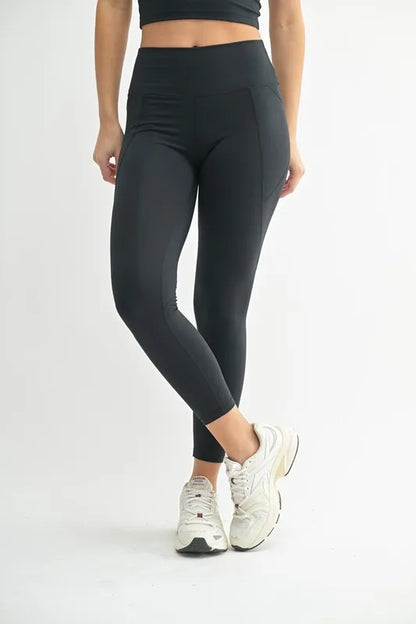 Venice Cloud Light Sculpt High-Waisted Leggings – BLACK outfit idea for women | Ro + Ivy