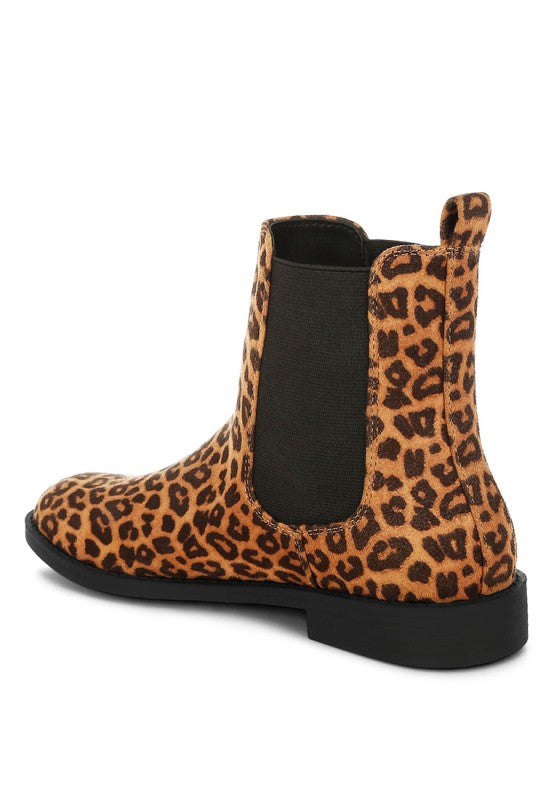 Low Block Heel Chelsea Boots | Trendy Boots Outfit Idea for Women by Ro + Ivy | Elevated Basics, Modern Comfort & Style