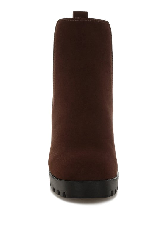 Sonia Block Heel Boots | Trendy Boots Outfit Idea for Women by Ro + Ivy | Elevated Basics, Modern Comfort & Style