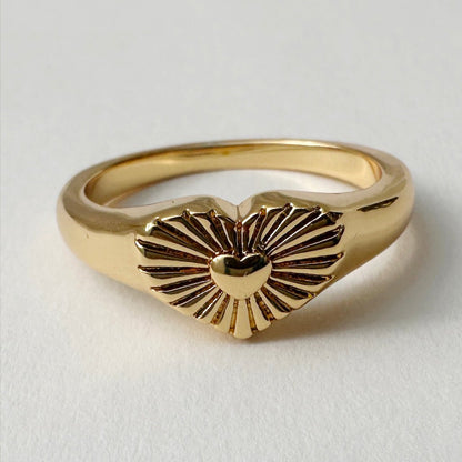 Radiating Heart Beam Signet Ring — Dainty Emblem Statement Everyday Band - Gold Rings