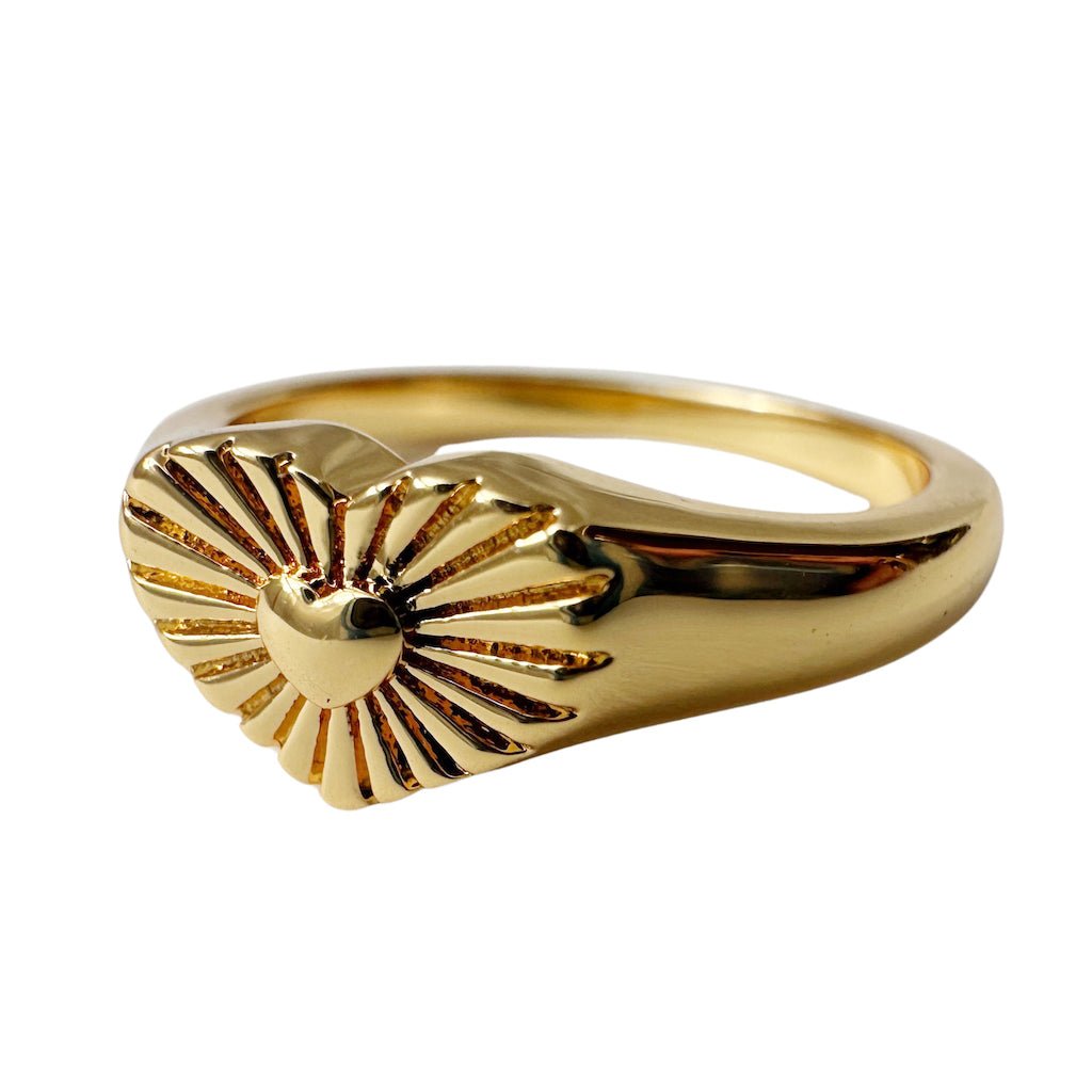 Radiating Heart Beam Signet Ring — Dainty Emblem Statement Everyday Band - Rings