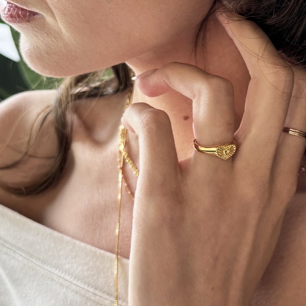 Radiating Heart Beam Signet Ring — Dainty Emblem Statement Everyday Band - Rings
