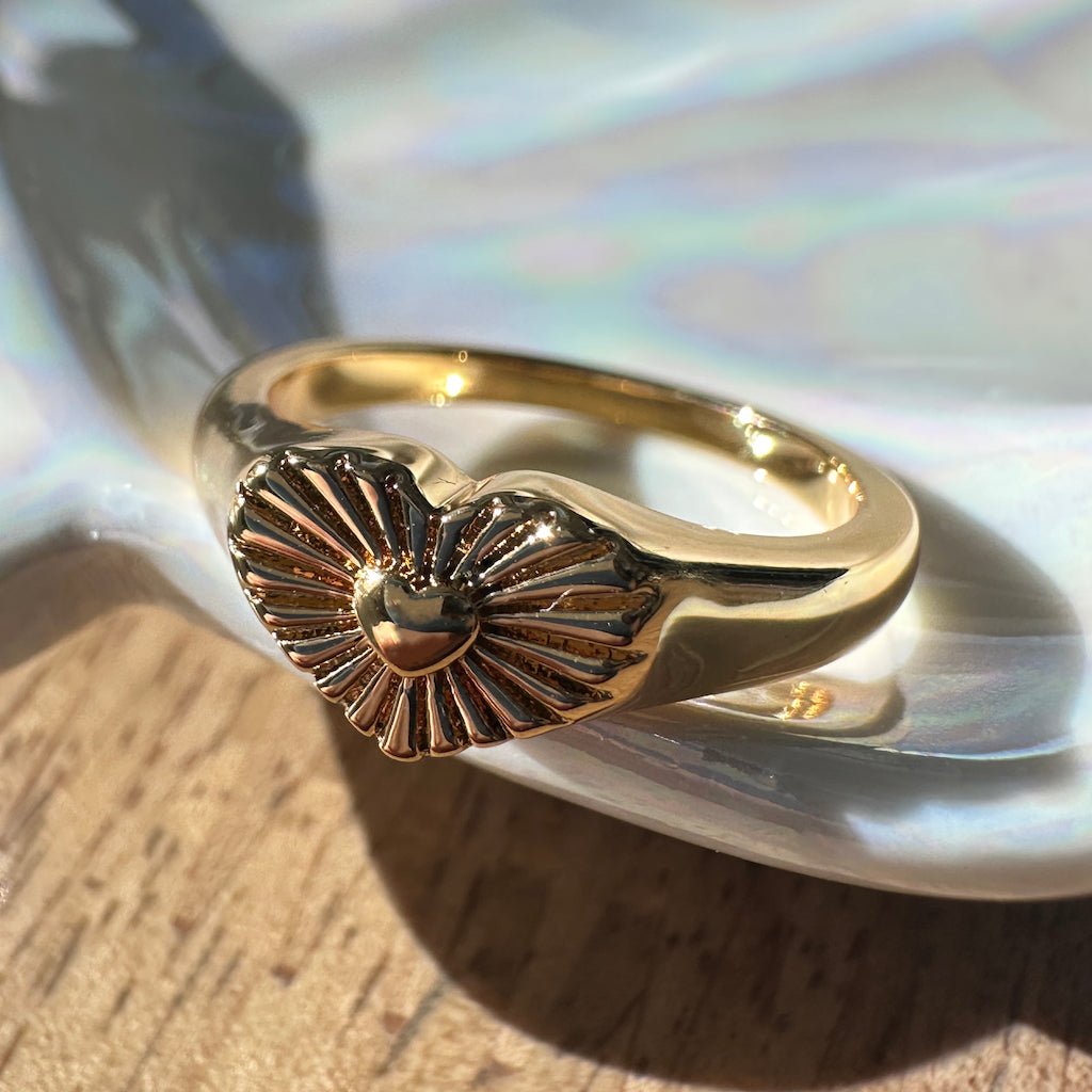 Radiating Heart Beam Signet Ring — Dainty Emblem Statement Everyday Band - Rings