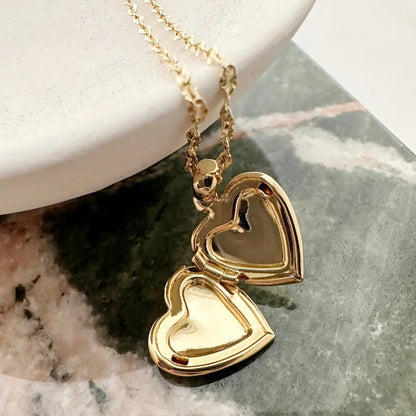 Heart Locket Pendant Necklace — Functional Twisted Chain Nostalgic Dainty Jewelry - Necklaces