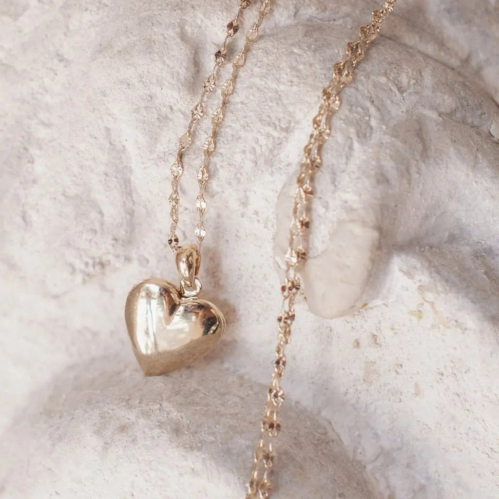 Heart Locket Pendant Necklace — Functional Twisted Chain Nostalgic Dainty Jewelry - Necklaces